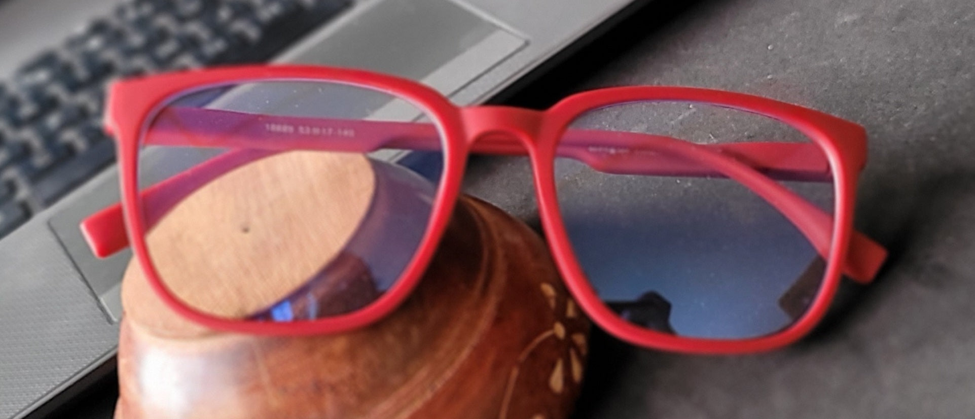 Affaires Red Blue Cut Glasses