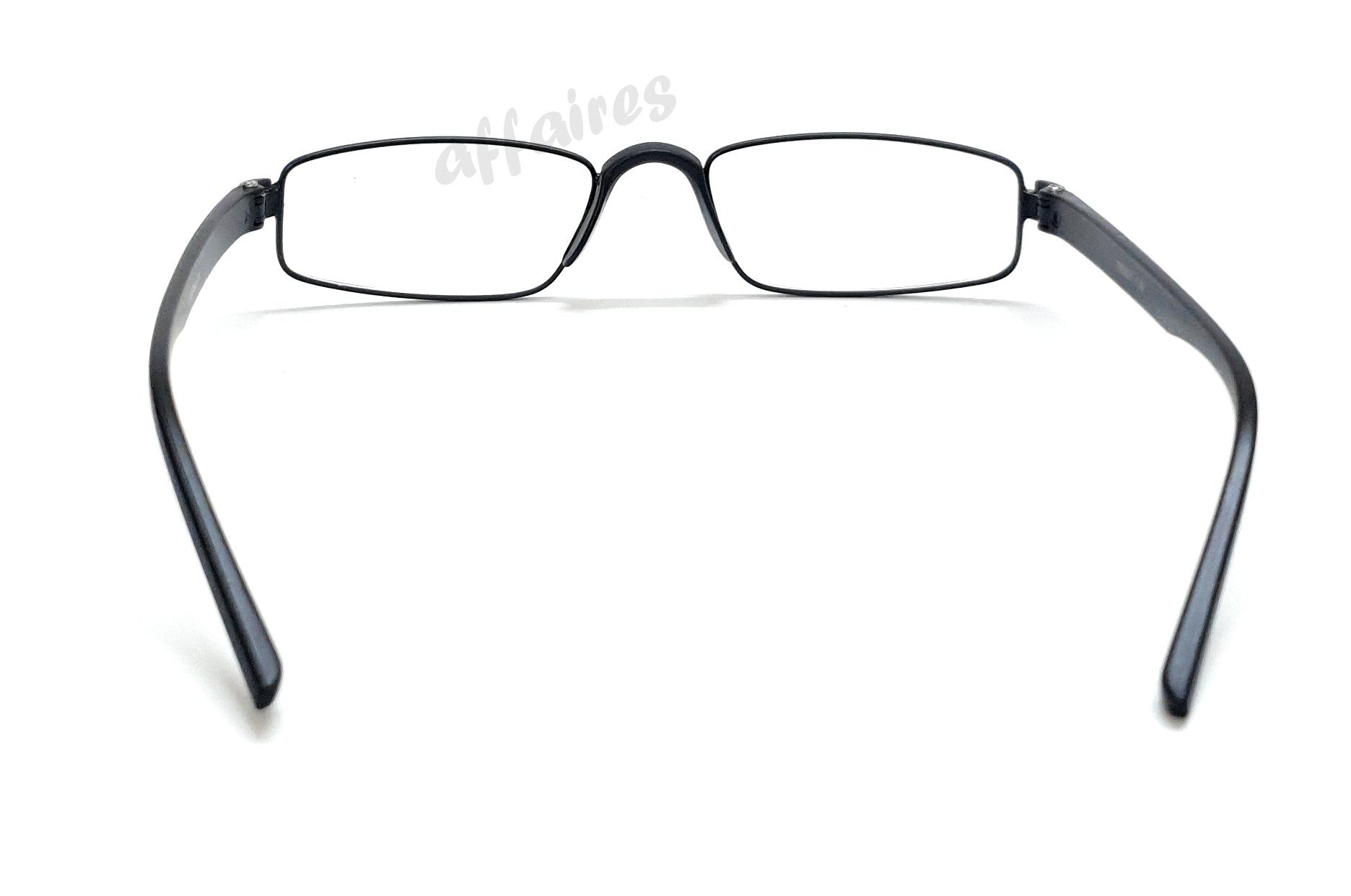 Black rectangle reading glasses with nose pad