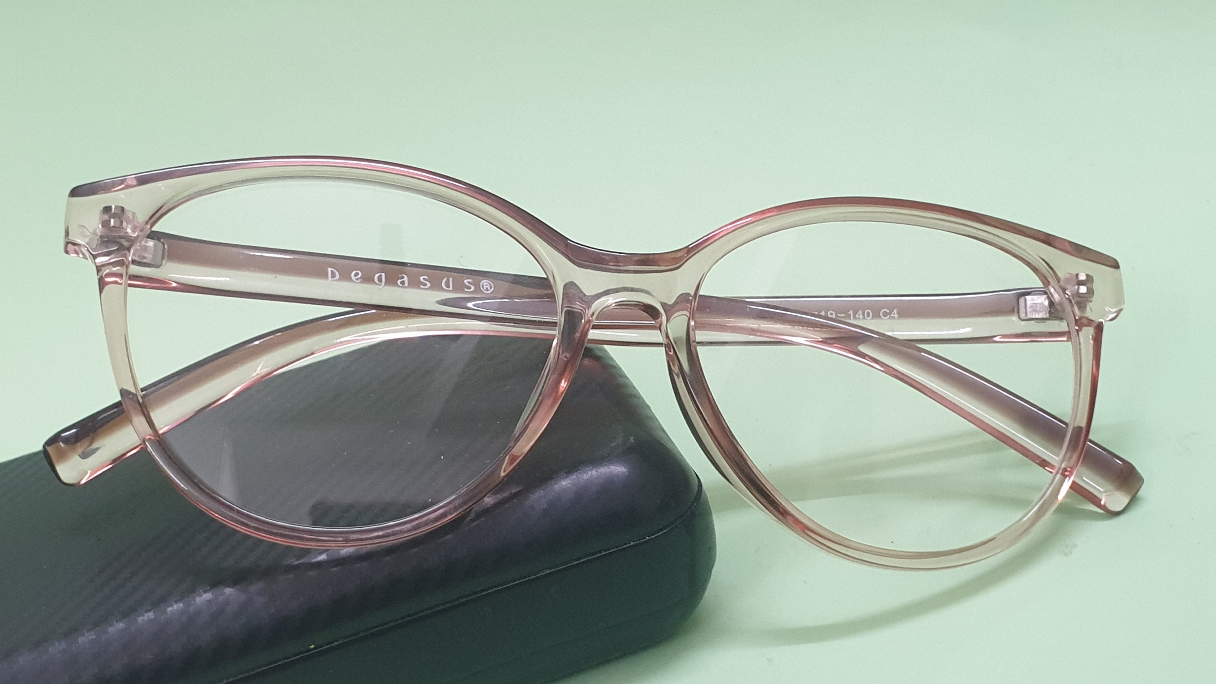 Brown transparent spectacle glasses