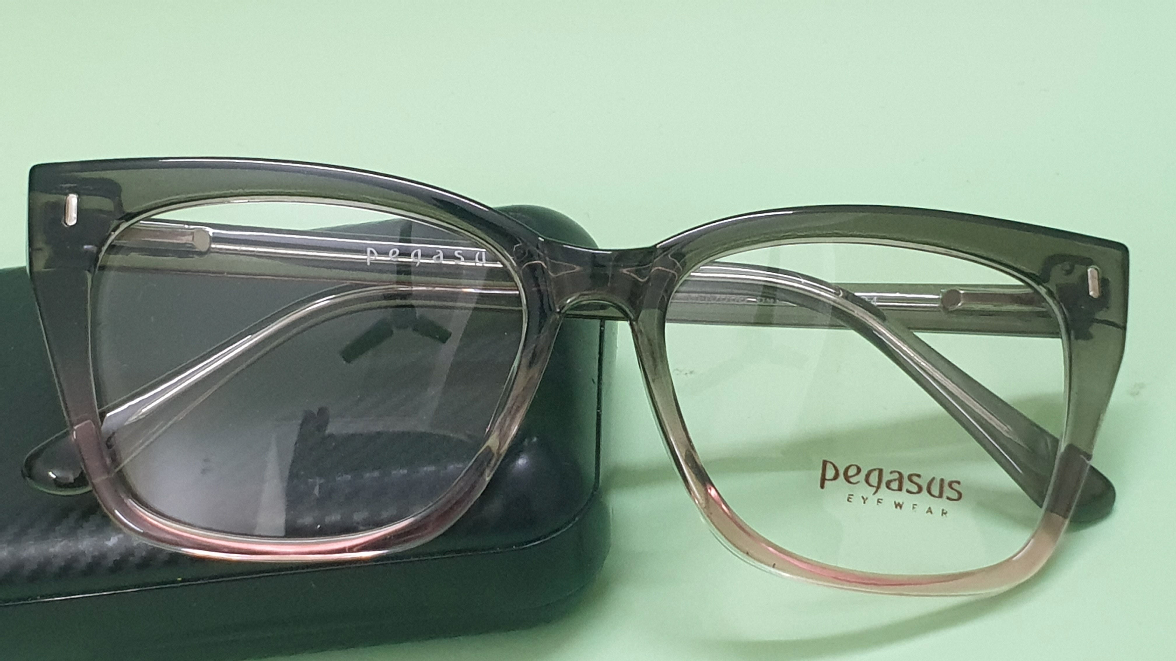 Gradual black spectacle glasses