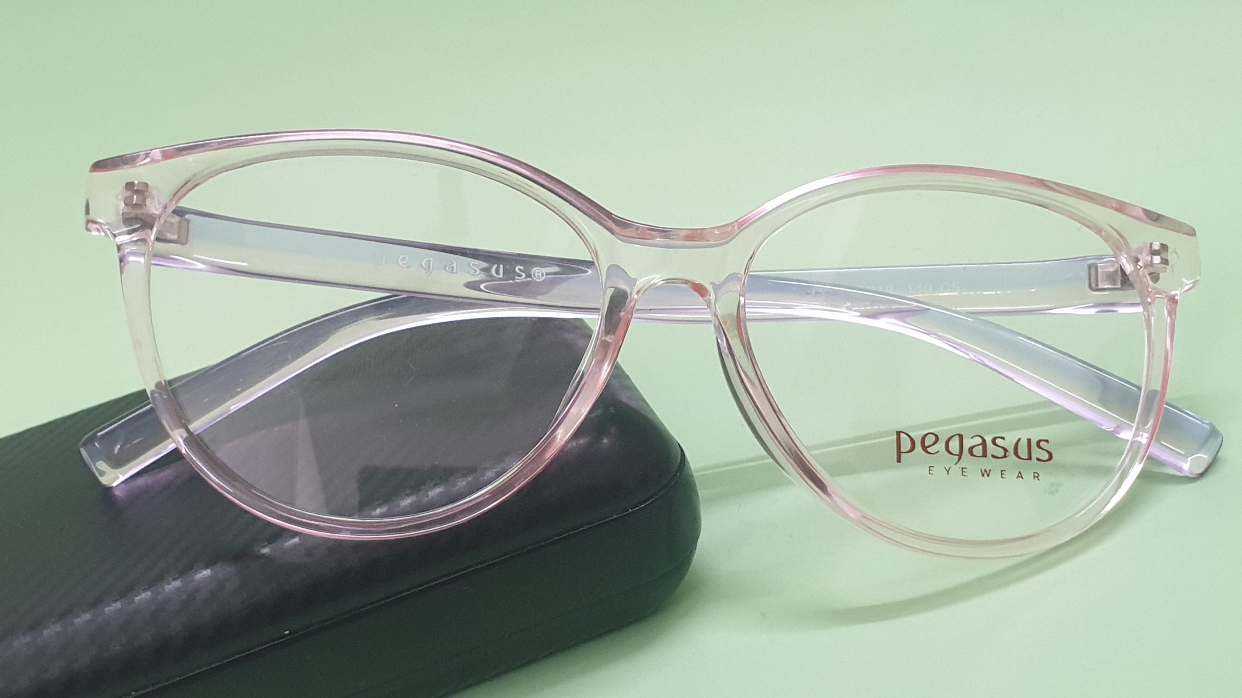 Stylish everyday eyewear